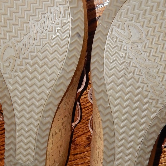 Sketchers Luxe Foam Wedge Platform Sandal - Picture 5 of 11